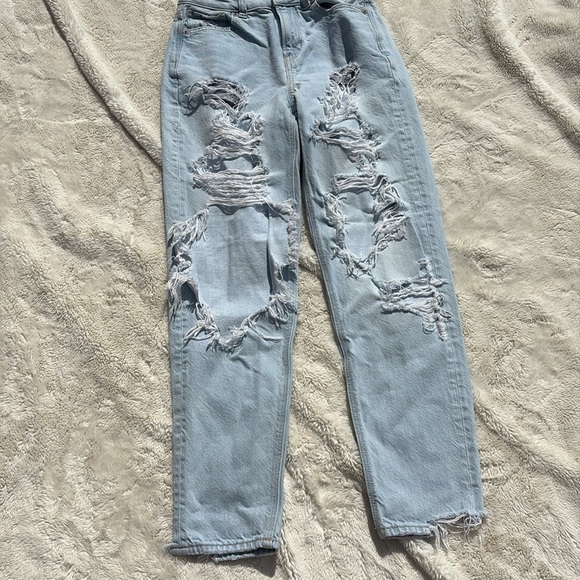 American Eagle Light Wash Distressed Mom Jeans | Size 0 | Y2K Grunge Vibes - Picture 3 of 9